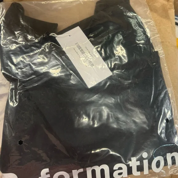 Reformation Black Short Sleeve Tee - Picture 6 of 7